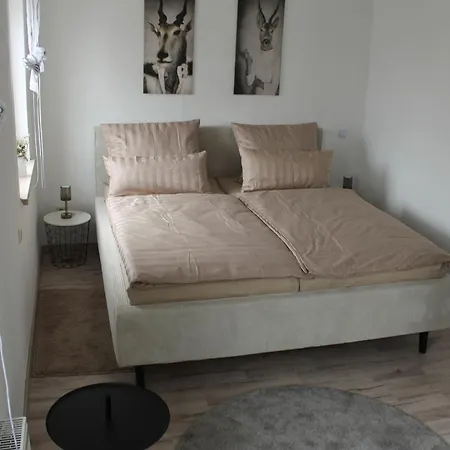 Appartement Gaestehaus In Der Bauhaussiedlung *